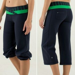 Lululemon Dharana Crop Slalom Inkwell Green Bean